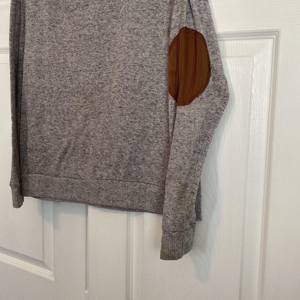 Sweater - Picture 4 of 4